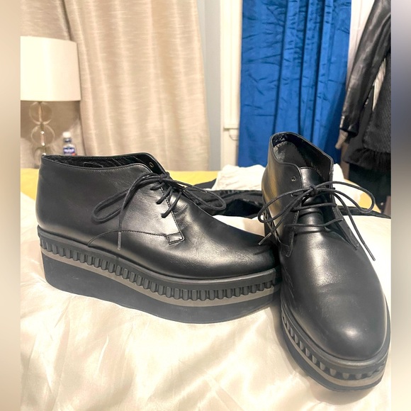 Robert Clergerie Shoes - Robert Clergerie Black Leather Platform Lace-Up Loafers
